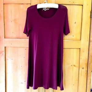 BCBG swingy short jersey dress in burgundy color. Size XS